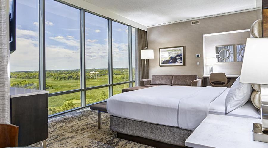 Promenade Tower King Suite,1523256814:JPEG